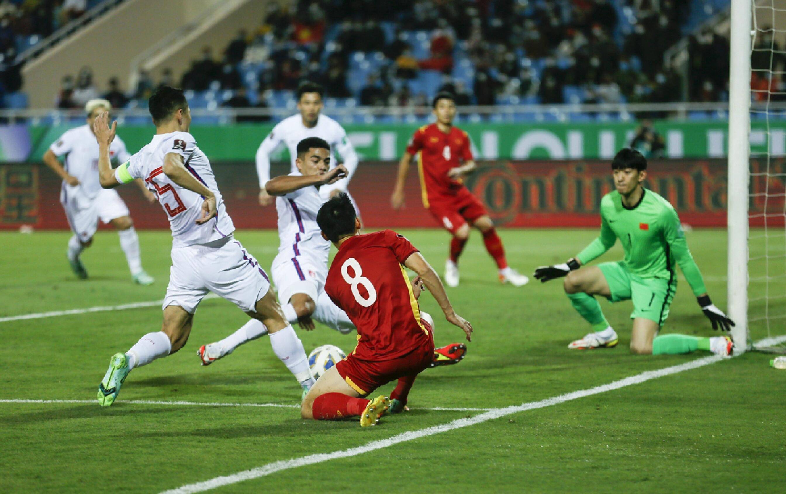 包含越南球队面对中亚强队：冲击胜利的词条