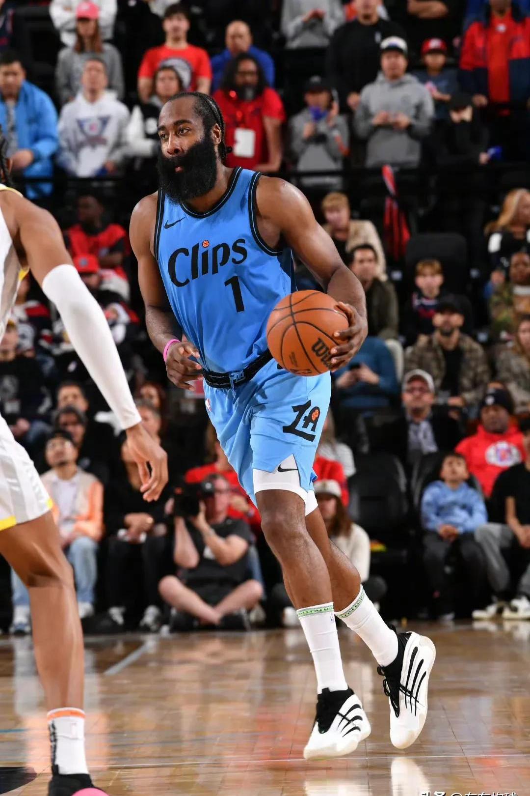 哈登惊艳全场，助攻爆棚助攻爆棚，火箭逆转取胜！