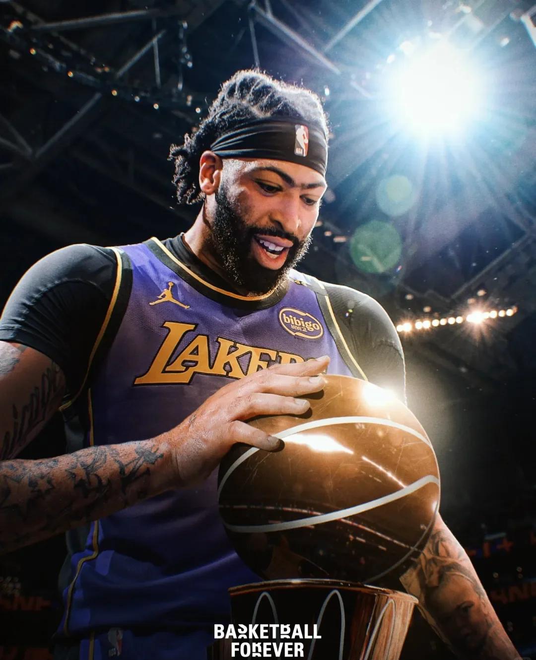 浓眉哥复出首战，险胜状态火爆，状态爆棚成为焦点！的简单介绍