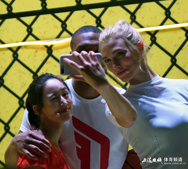 包含又见绝平！上海申花与巴塞罗那鏖战至终场，利拉德读秒救主的词条